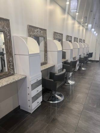 Beautiful Salon chair rental in Santan Village Mall – $250/wk