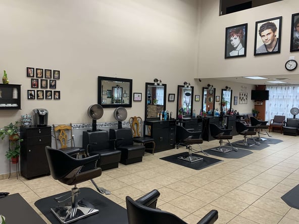 Salon Chair in East Orlando – Daily or Weekly Rent Available!