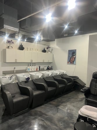 Rent Our Hair Salon Space for Educational Classes / Daily Chair Rental (Miami)