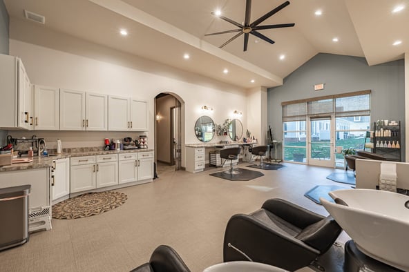 Upscale Salon Suites & Chairs for Rent – Prime Location | All-Inclusive Amenities!