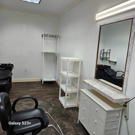 Salon Suite Rental