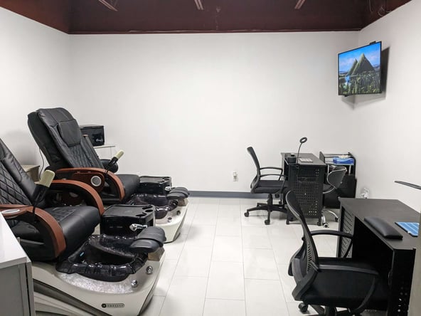 Complete 4 Piece Nail Spa for lease
