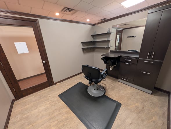 Private Salon Room For Rent $555