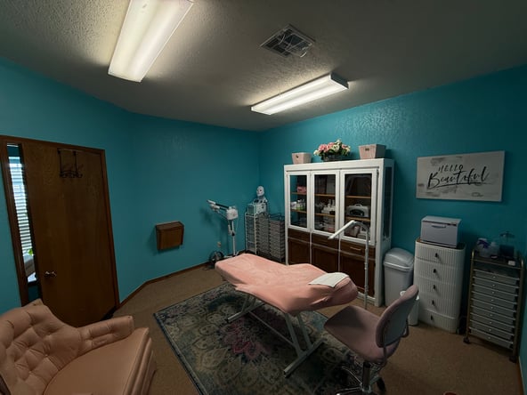 Fully Equipped Private Esthetics Suite – $250/Week | No Commission