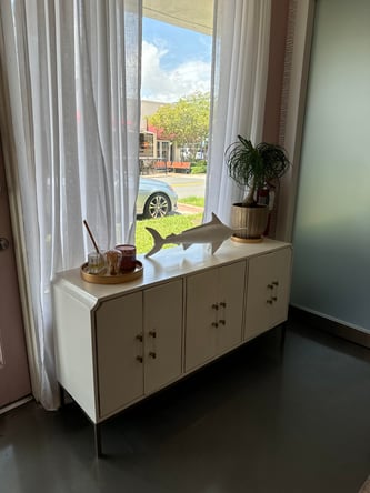 Beautiful salon downtown Stuart looking for 3 stylists.