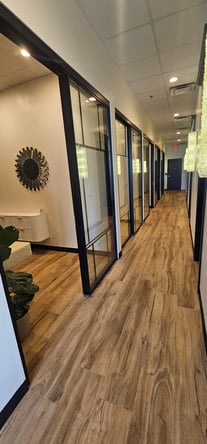Beautiful New high end salon with room(s) available