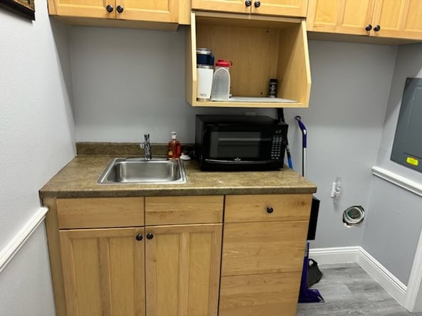 Perfect location, Wesley Chapel Salon Suite Available