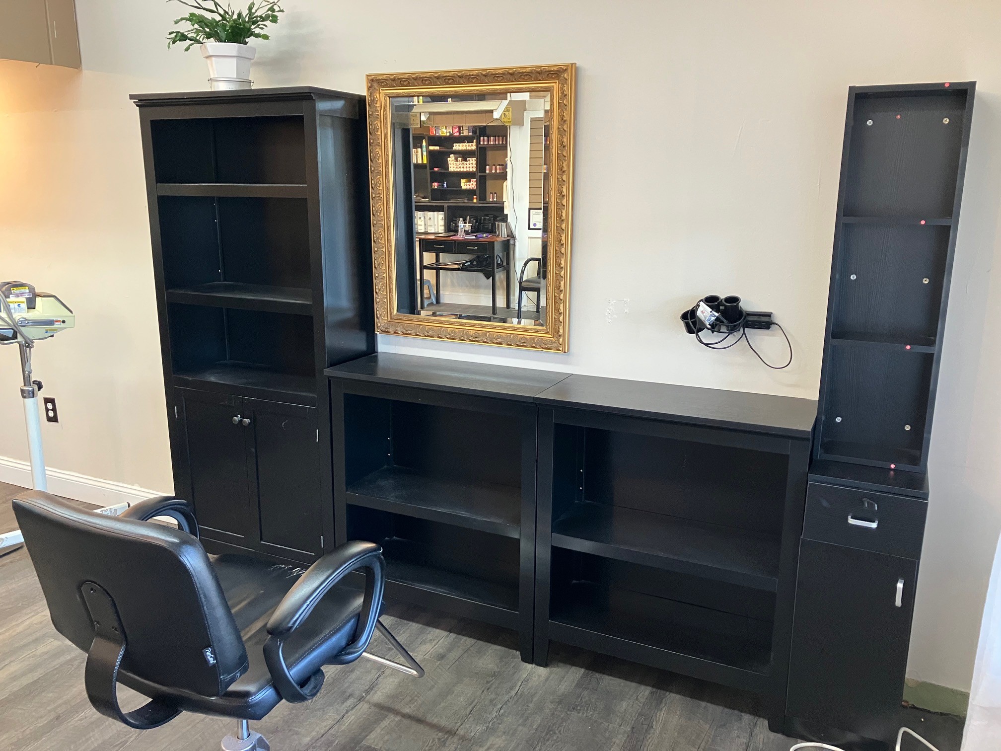 Hair Salon Station For Rent