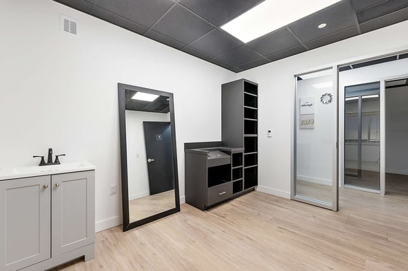 3 MONTHS FREE RENT! CITY OF TROY! SALON SUITES NOW AVAILABLE