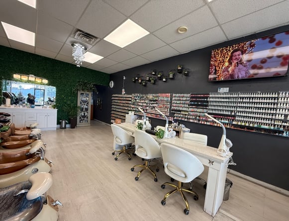 Salon Suite Rental – Nail Station For Rent Daily pay