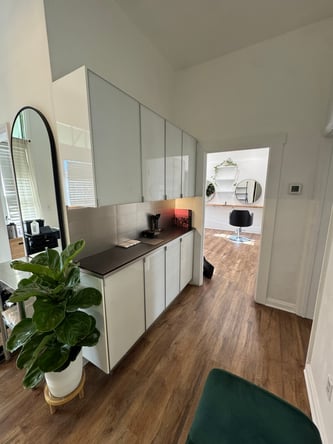 💫 2-Chair Suite for Rent – Troux Studio, Downtown Redlands