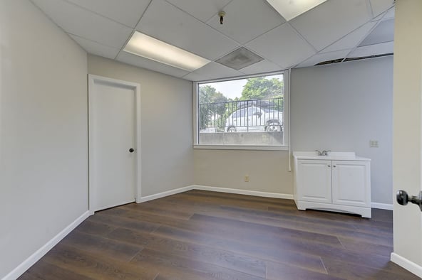 Provo Salon Suites & Booths — Private, All-Inclusive, Prime Location