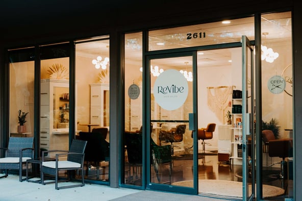 “New” Gorgeous Salon Station for Rent!!