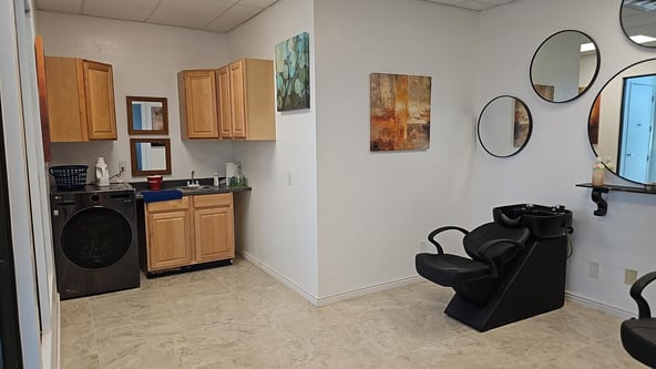 booth for rent/ entire room for rent