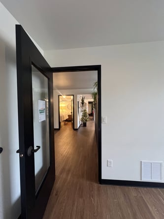 Room Available in Beautiful Happy Valley Studio