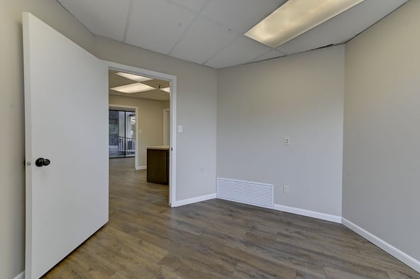 Provo Salon Suites & Booths — Private, All-Inclusive, Prime Location