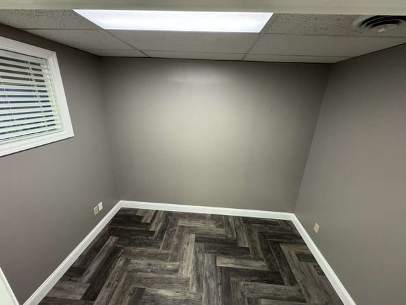 Rent this room for your career to zoom!