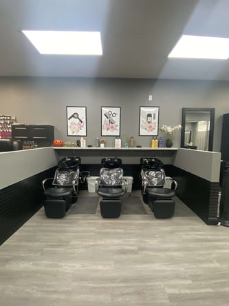 Salon station and private salon room for rent