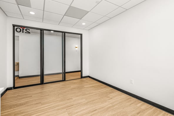 SALON SUITE FOR RENT – THE FLORENCE COLLECTIVE | OAK CREEK
