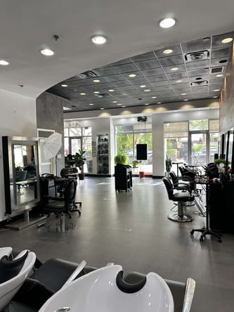 South Miami Booth – Stylist Chairs & Manicure Tables For Rent