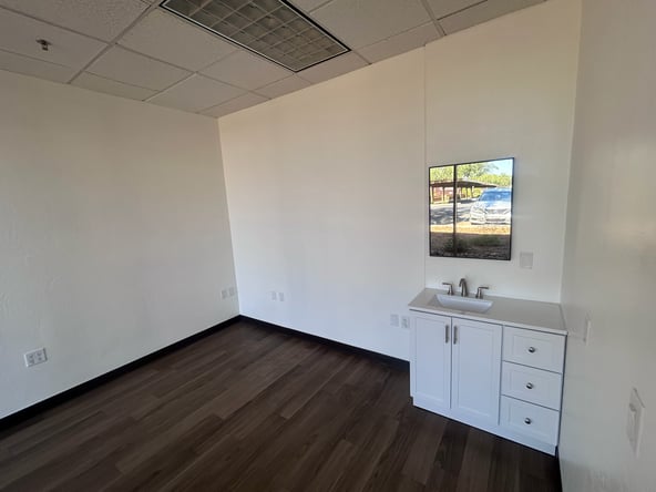 Private Beauty Suites & Salon Chairs with Natural Light in Glendale, AZ