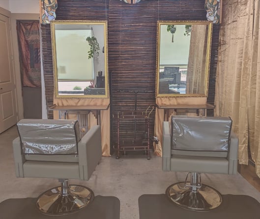 Professional Salon Chair/Table for Rent
