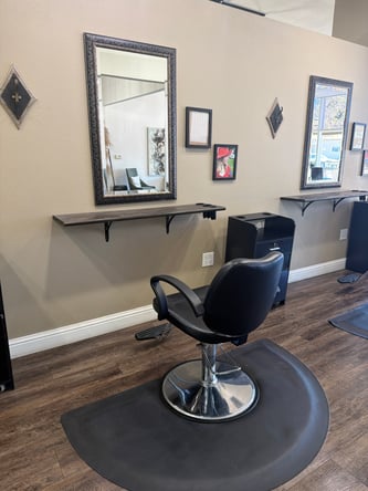 Salon Stations for Rent on Miracle Mile in Stockton