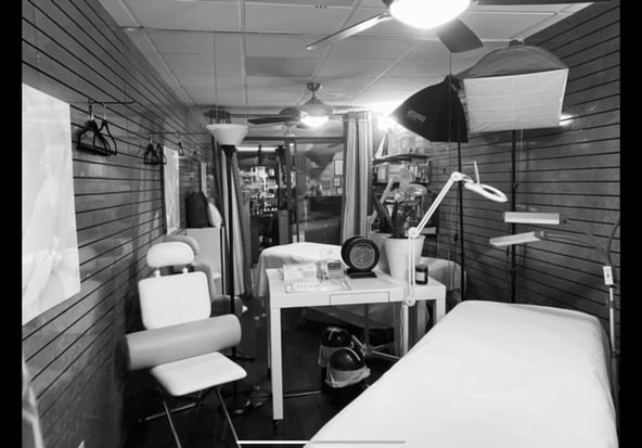 PRIVATE ROOM or SEMI PRIVATE HAIRSTATIONS Hairstylist, aestheticians, Lash technician, massage tech