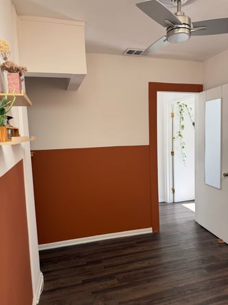 Treatment room in small Newport Beach salon