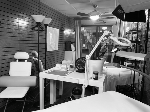 PRIVATE ROOM or SEMI PRIVATE HAIRSTATIONS Hairstylist, aestheticians, Lash technician, massage tech