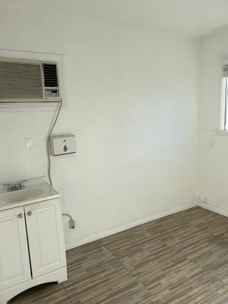 Charming Treatment Room For Lease!