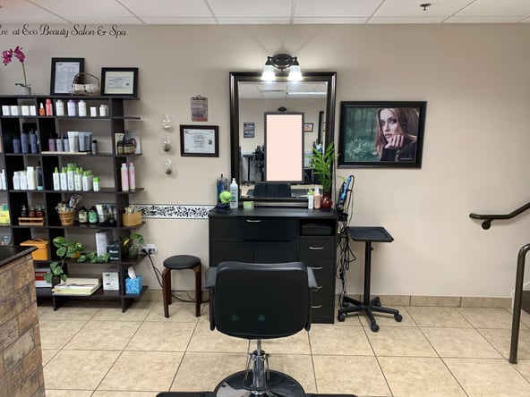 Salon Chair in East Orlando – Daily or Weekly Rent Available!