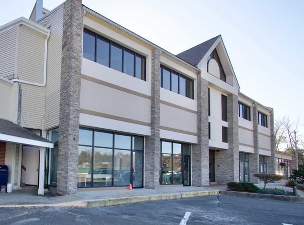 Sola Salon Studios in East Longmeadow, MA – Salon Suite for Rent