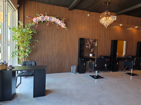 Newly Renovated Salon Chairs & Private Rooms Available – North Miami Beach