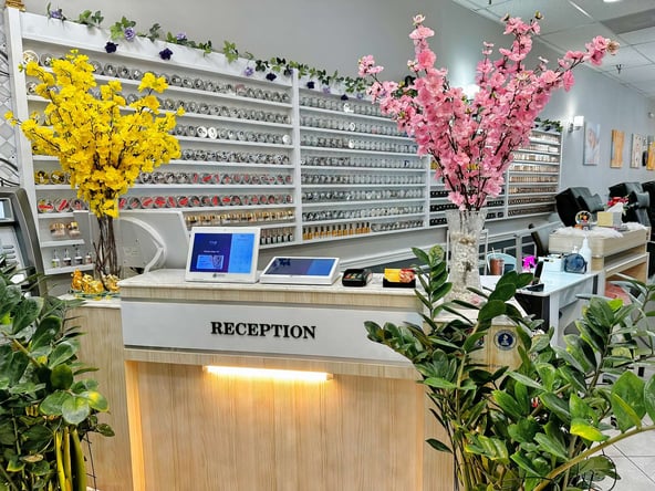 Nail salon station for rent