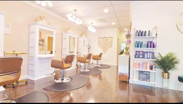 “New” Gorgeous Salon Station for Rent!!
