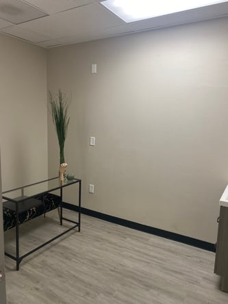 salon suites available for rent