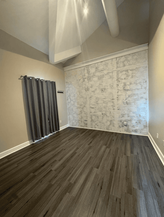 Luxury and NEWLY-RENNOVATED Salon Space