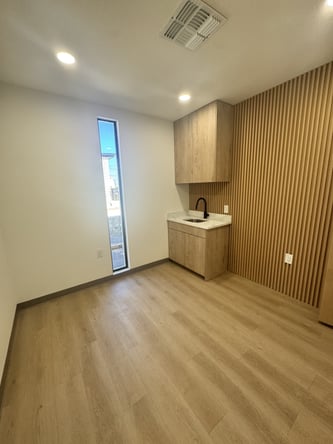 Suite Rental 95-225 sf