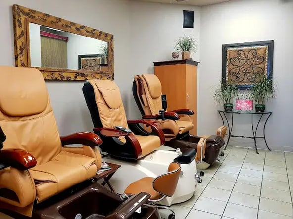Salon Rentals with Flexibility, Security & Comfort– Fully Customizable & Move-In Ready!