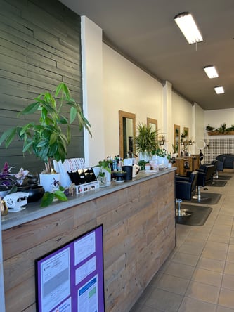 Beautiful Hair/Make Up Station for Rent – Modern Busy Salon, Great Location, Amenities Included