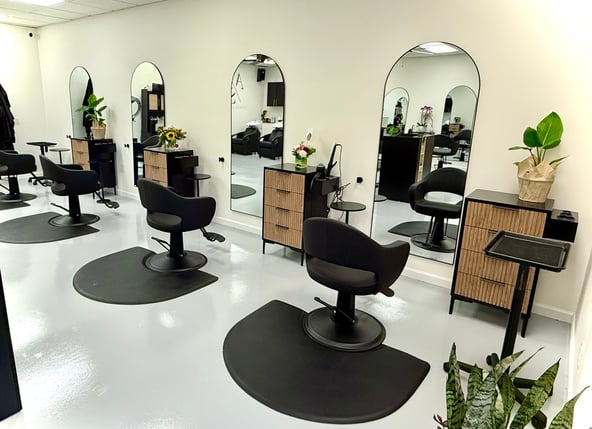 Now Renting: Part-Time & Full-Time Salon Chairs at Avanza – Supportive, Stylish, and Ready for You!