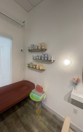 High-End Fully Furnished Salon Studio, 24 access, Wifi & Mindbody