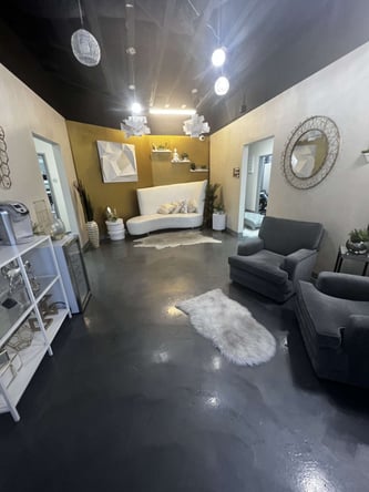 Rm for rent $275wk (any beauty professional if it’s the right fit) (Summerlin)