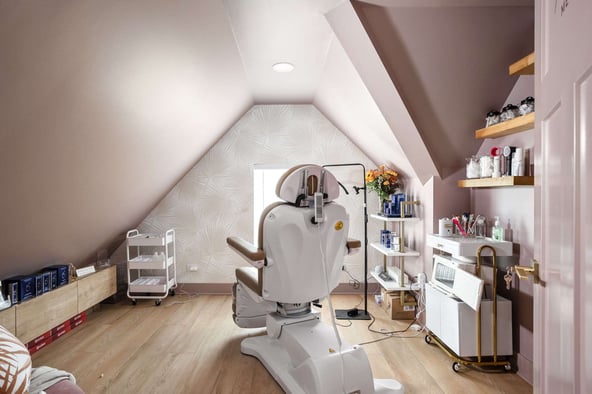 Downtown Indianapolis Boutique Salon – Fountain Square , Indiana! on HGTV ‘Goodbones’ Season 8 Ep 5