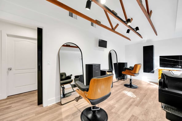 Stylish Boutique Salon Suite’s Available – Brandon FL