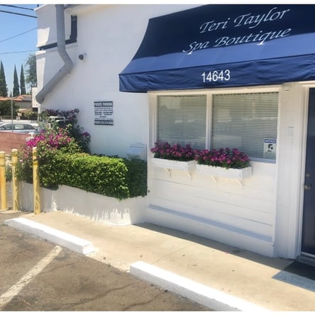 LICENSED AESTHETICIAN OR MASSAGE THERAPIST