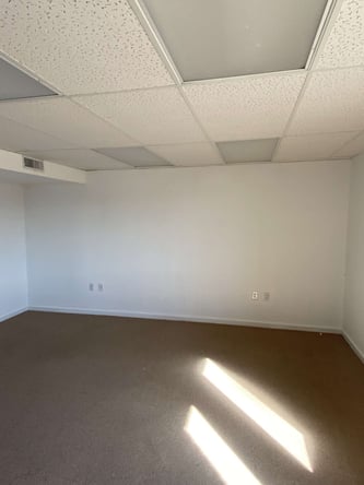 Beauty room for rent