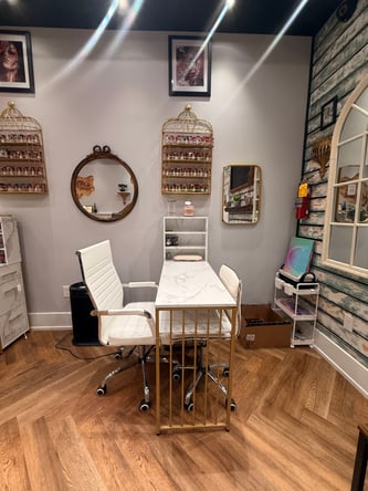 Lady’s Nail Salon, chair/desk