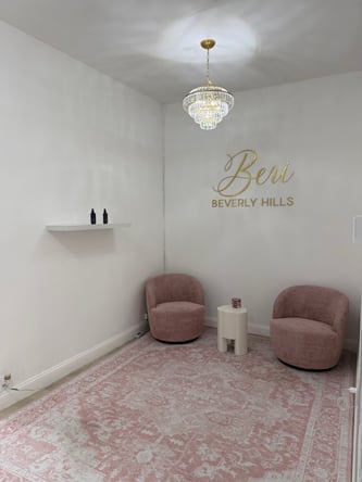 Beverly Hills Luxury Salon Chair Rental for Established Stylists (Part-Time)
